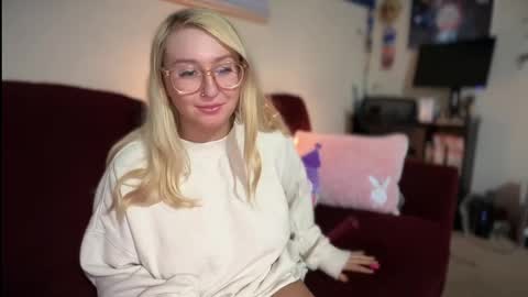 Snapshot of vanillapuddingpie chatting on March 8, 2025, 3:28 am vanillapuddingpie online show from March 8, 2025, 3:28 am