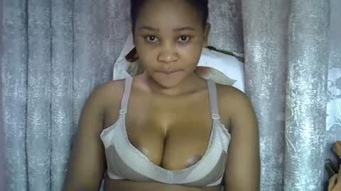 vanillavenus online show from August 3, 2026, 12:32 pm