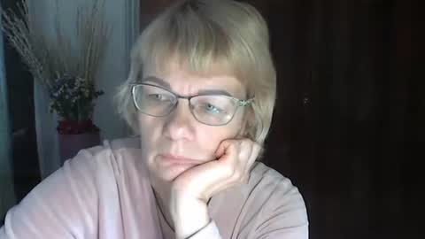 Snapshot of vanillaxcreamy chatting on December 28, 2024, 10:58 am Vanillaxcreamy online show from December 28, 2024, 10:58 am