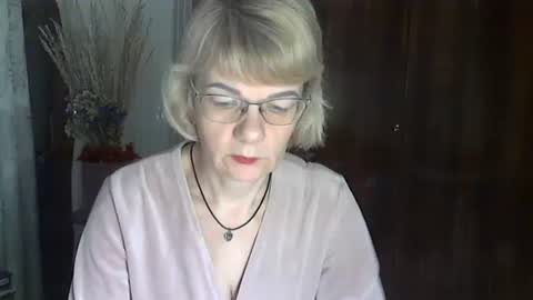 Snapshot of vanillaxcreamy chatting on January 28, 2025, 2:42 pm Vanillaxcreamy online show from January 28, 2025, 2:42 pm