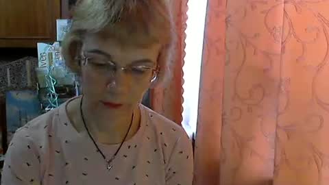 Snapshot of vanillaxcreamy chatting on February 5, 2025, 9:57 am Vanillaxcreamy online show from February 5, 2025, 9:57 am