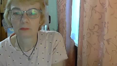 Snapshot of vanillaxcreamy chatting on February 5, 2025, 2:05 pm Vanillaxcreamy online show from February 5, 2025, 2:05 pm