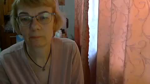 Snapshot of vanillaxcreamy chatting on February 14, 2025, 9:56 am Vanillaxcreamy online show from February 14, 2025, 9:56 am