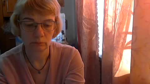 Snapshot of vanillaxcreamy chatting on February 20, 2025, 12:36 pm Vanillaxcreamy online show from February 20, 2025, 12:36 pm