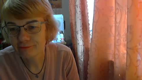 Snapshot of vanillaxcreamy chatting on February 25, 2025, 10:37 am Vanillaxcreamy online show from February 25, 2025, 10:37 am