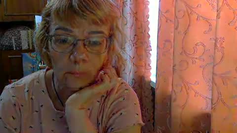 Snapshot of vanillaxcreamy chatting on March 2, 2025, 9:10 am Vanillaxcreamy online show from March 2, 2025, 9:10 am