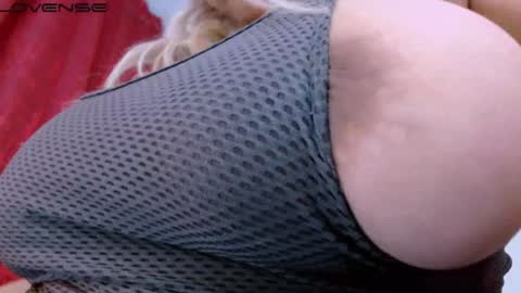 Snapshot of vanne_amet chatting on January 29, 2025, 2:19 am free follow me online show from January 29, 2025, 2:19 am