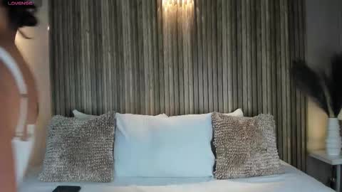 Snapshot of vannecamiel chatting on October 27, 2025, 11:58 am V A N N E S A online show from October 27, 2025, 11:58 am