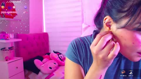 Snapshot of vannessa_shy chatting on December 6, 2024, 7:34 pm Vanesa online show from December 6, 2024, 7:34 pm