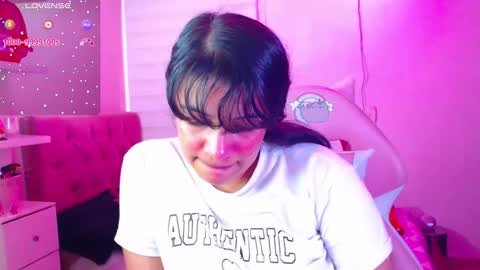 Snapshot of vannessa_shy chatting on December 11, 2024, 9:23 pm Vanesa online show from December 11, 2024, 9:23 pm