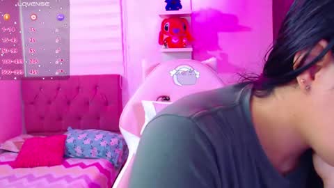 Snapshot of vannessa_shy chatting on December 27, 2024, 8:39 pm Vanesa online show from December 27, 2024, 8:39 pm