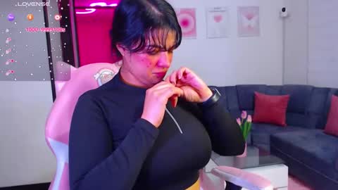 Snapshot of vannessa_shy chatting on January 24, 2025, 12:20 am Vanesa online show from January 24, 2025, 12:20 am