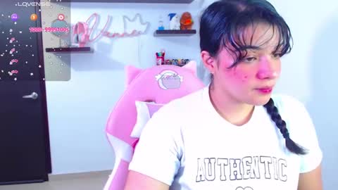 Snapshot of vannessa_shy chatting on February 2, 2025, 11:32 pm Vanesa online show from February 2, 2025, 11:32 pm