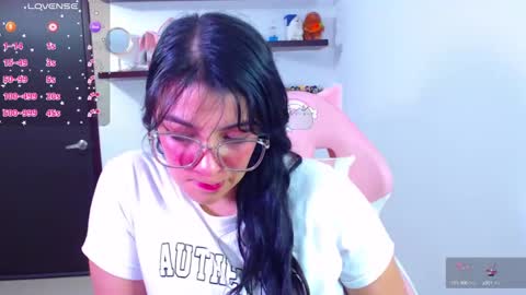 Snapshot of vannessa_shy chatting on February 7, 2025, 9:04 pm Vanesa online show from February 7, 2025, 9:04 pm