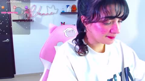 Snapshot of vannessa_shy chatting on February 24, 2025, 10:47 pm Vanesa online show from February 24, 2025, 10:47 pm