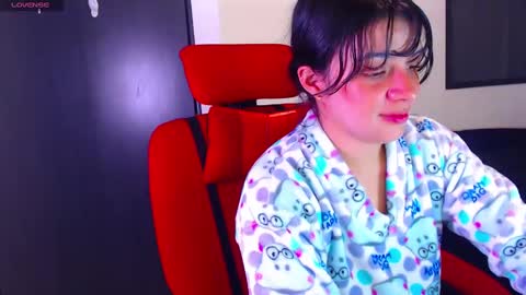 Snapshot of vannessa_shy chatting on October 13, 2025, 10:54 pm Vanesa online show from October 13, 2025, 10:54 pm