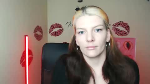 Snapshot of vanrey_ chatting on April 19, 2026, 4:17 pm Vanessa online show from April 19, 2026, 4:17 pm