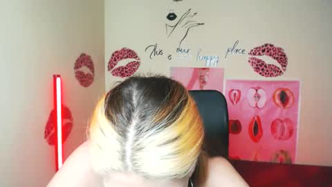 Snapshot of vanrey_ chatting on April 19, 2026, 6:10 pm Vanessa online show from April 19, 2026, 6:10 pm