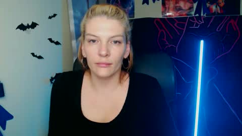 Snapshot of vanrey_ chatting on April 20, 2026, 6:16 am Vanessa online show from April 20, 2026, 6:16 am