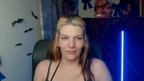 Snapshot of vanrey_ chatting on April 28, 2026, 2:49 am Vanessa online show from April 28, 2026, 2:49 am