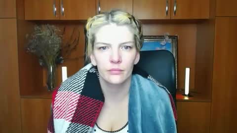 Snapshot of vanrey_ chatting on May 3, 2026, 6:30 am Vanessa online show from May 3, 2026, 6:30 am