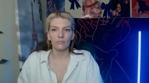 Snapshot of vanrey_ chatting on May 6, 2026, 6:52 am Vanessa online show from May 6, 2026, 6:52 am