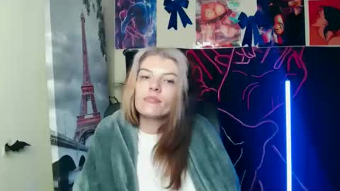 Snapshot of vanrey_ chatting on May 17, 2026, 4:54 am Vanessa online show from May 17, 2026, 4:54 am