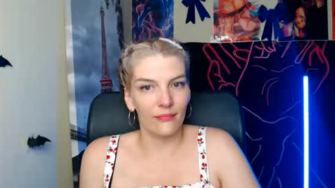 Snapshot of vanrey_ chatting on May 22, 2026, 3:28 pm Vanessa online show from May 22, 2026, 3:28 pm