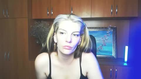 Snapshot of vanrey_ chatting on May 25, 2026, 2:28 am Vanessa online show from May 25, 2026, 2:28 am