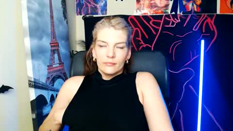 Snapshot of vanrey_ chatting on May 27, 2026, 2:41 am Vanessa online show from May 27, 2026, 2:41 am