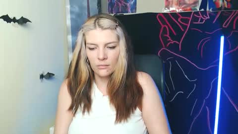 Snapshot of vanrey_ chatting on June 3, 2026, 7:00 am Vanessa online show from June 3, 2026, 7:00 am