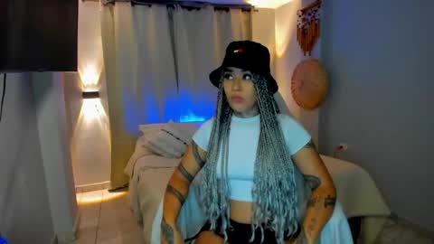 Vayolett Bass online show from May 3, 2026, 3:23 am