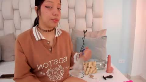Vayra Moon  online show from July 24, 2026, 4:38 pm