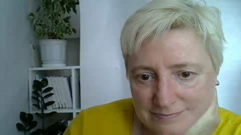 vea_motty online show from June 14, 2026, 2:41 pm