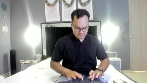 Snapshot of veci_and chatting on January 6, 2026, 4:21 pm veci_and online show from January 6, 2026, 4:21 pm