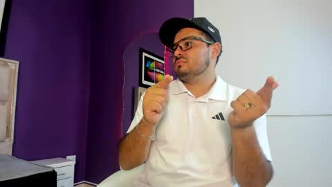 Snapshot of veci_and chatting on February 5, 2026, 8:35 pm veci_and online show from February 5, 2026, 8:35 pm