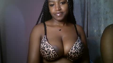 Snapshot of vee_quest chatting on July 29, 2026, 10:41 pm vee_quest online show from July 29, 2026, 10:41 pm
