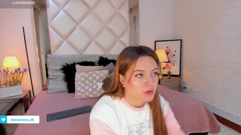 Snapshot of veesimons_dh chatting on December 23, 2024, 8:25 pm Vee Simons online show from December 23, 2024, 8:25 pm