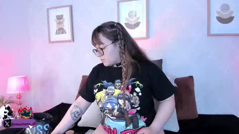 Snapshot of veesimons_dh chatting on September 18, 2025, 8:33 pm Vee Simons online show from September 18, 2025, 8:33 pm