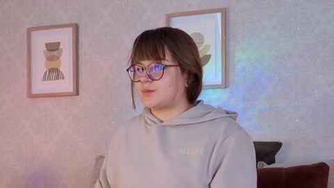 Snapshot of veesimons_dh chatting on October 8, 2025, 8:28 pm Vee Simons online show from October 8, 2025, 8:28 pm