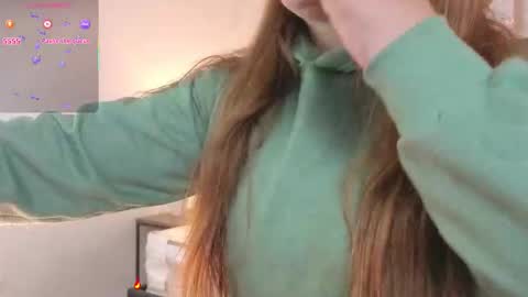 Vee Simons online show from January 17, 2026, 8:01 pm