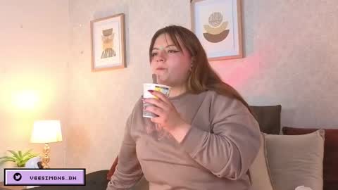 Vee Simons online show from February 3, 2026, 7:41 pm