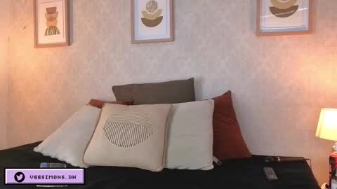 Vee Simons online show from March 2, 2026, 7:43 pm