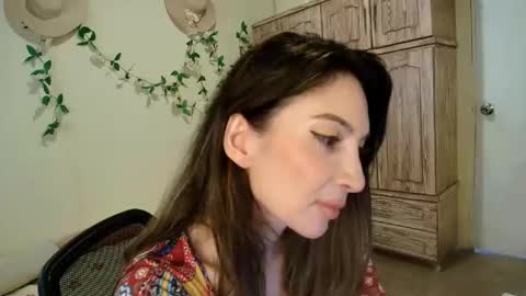 veka_lourens online show from March 10, 2026, 6:35 pm