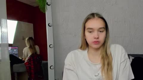 Snapshot of vel1ka chatting on September 21, 2025, 4:25 am Barbara online show from September 21, 2025, 4:25 am