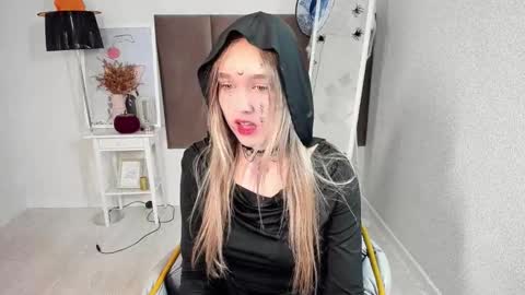 Snapshot of vel1ka chatting on October 28, 2025, 10:08 am Barbara online show from October 28, 2025, 10:08 am