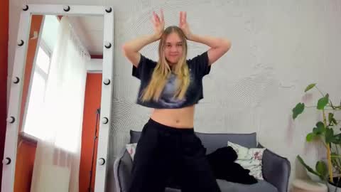 Snapshot of vel1ka chatting on November 7, 2025, 6:57 am Barbara online show from November 7, 2025, 6:57 am