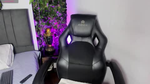 Isabella online show from October 6, 2025, 8:17 pm