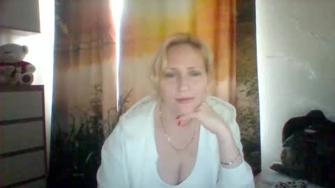 velka_raspberry online show from May 22, 2026, 8:21 am