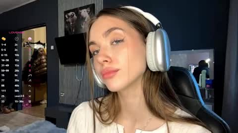 Nia online show from March 28, 2026, 3:11 pm